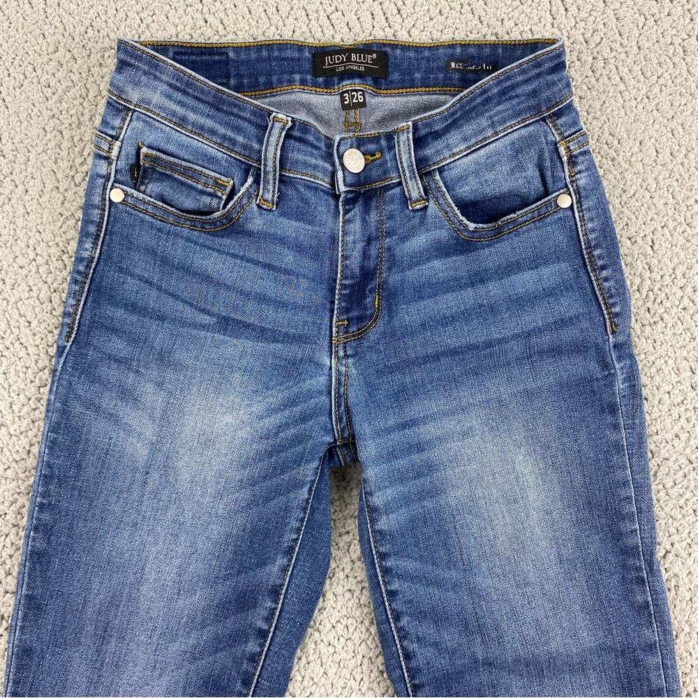 Judy Blue Women's Relaxed Fit Ankle Stretch Denim Jeans  |  Size:  3/26 - Picture 2 of 14